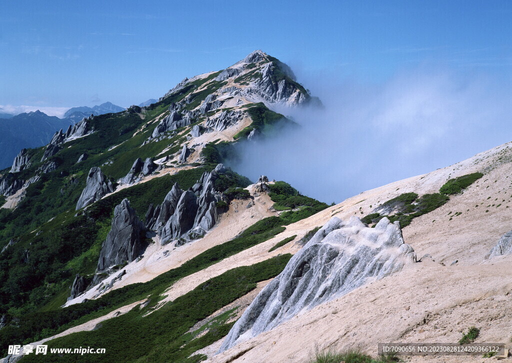 连绵的山峰  