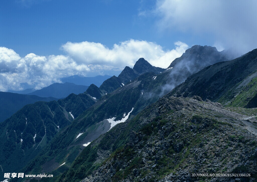 连绵的山峰  