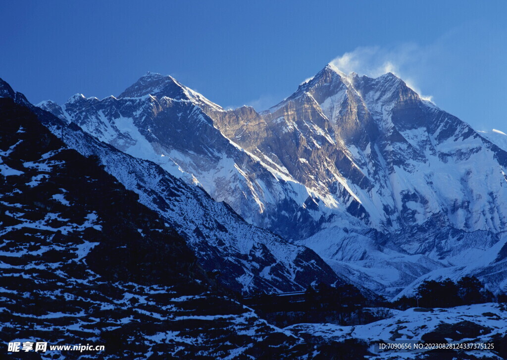 连绵的山峰   