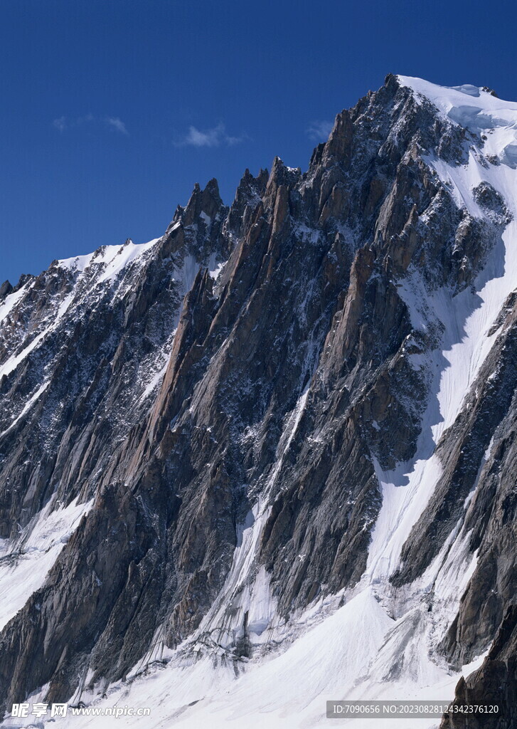 连绵的山峰   