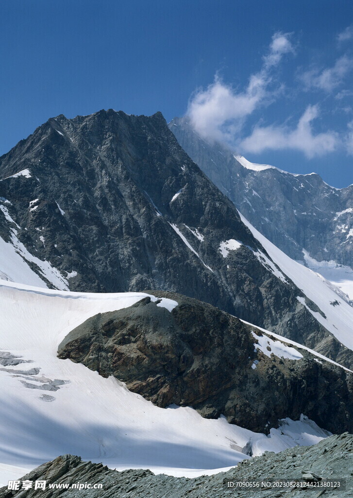 连绵的山峰   