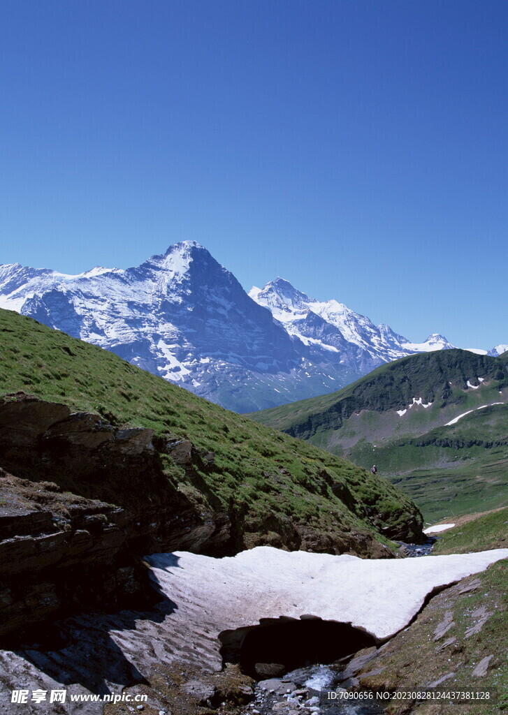 连绵的山峰   