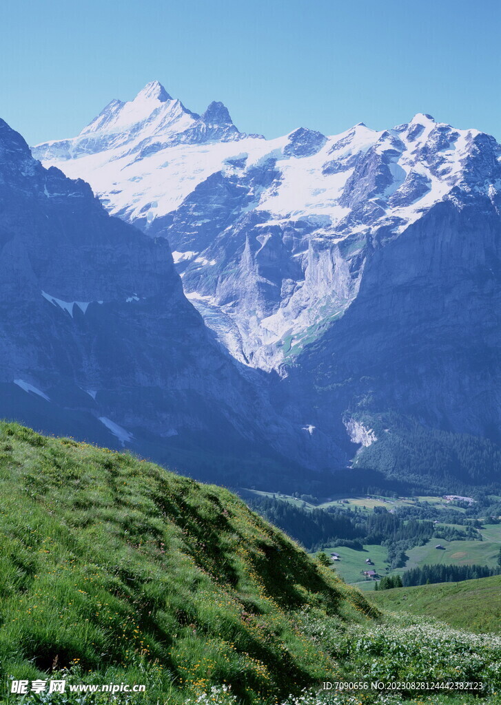 连绵的山峰   