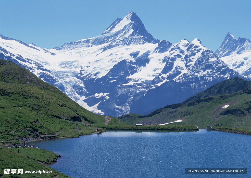 连绵的山峰   