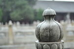 石柱与栅栏