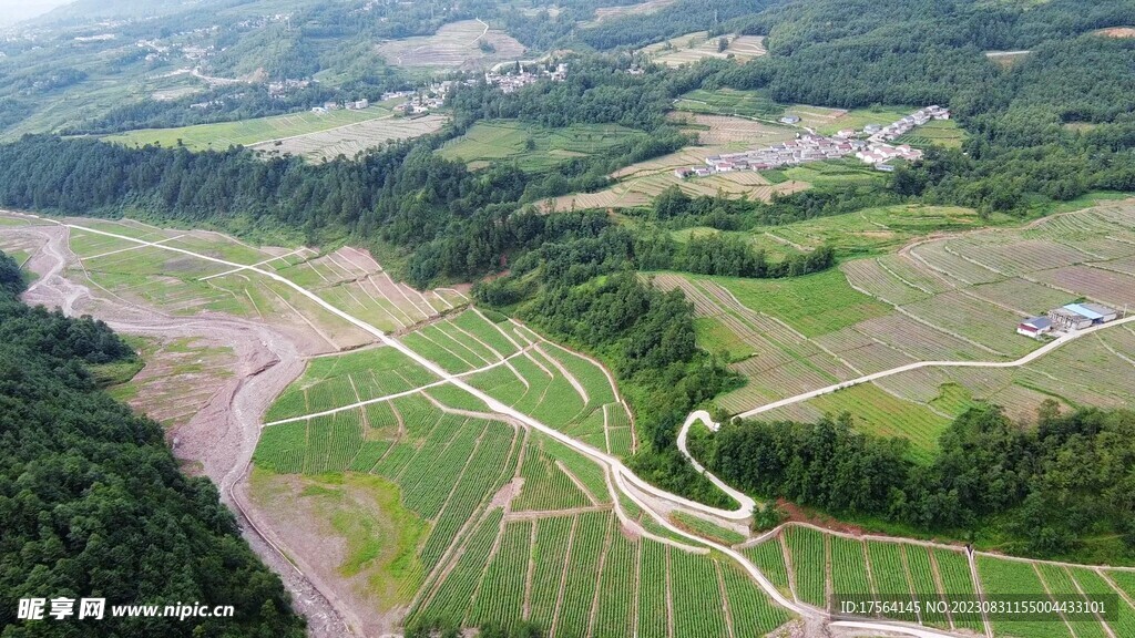 航拍乡村土地