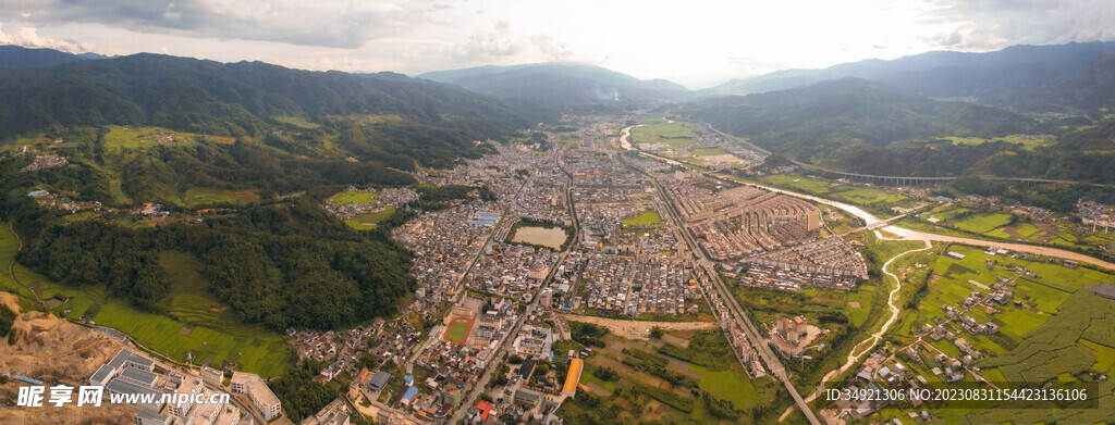 高空拍摄云南梁河县全景