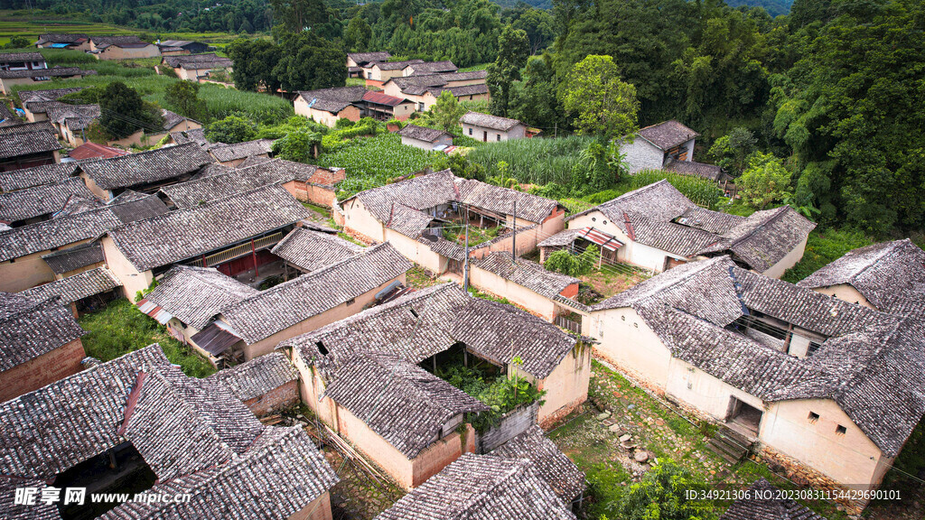 原始古代村落土墙瓦房院子