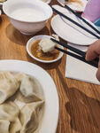 吃饺子