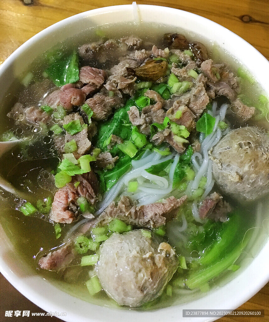 牛肉粿条汤