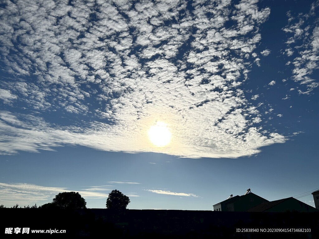 太阳 蓝天 白云 棉花糖