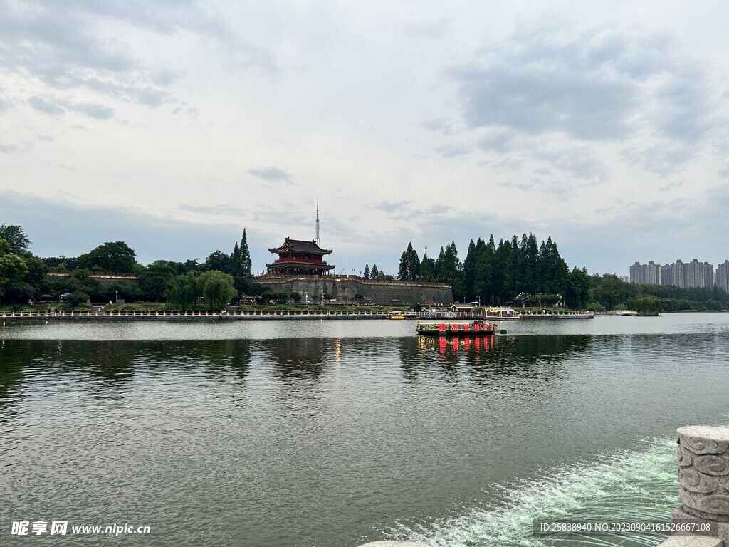 荆州东门护城河 