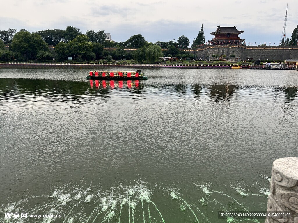 荆州东门护城河