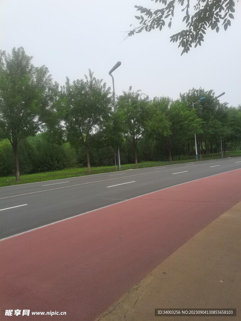 马路边