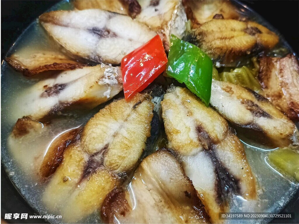 酸菜煮马鲛鱼