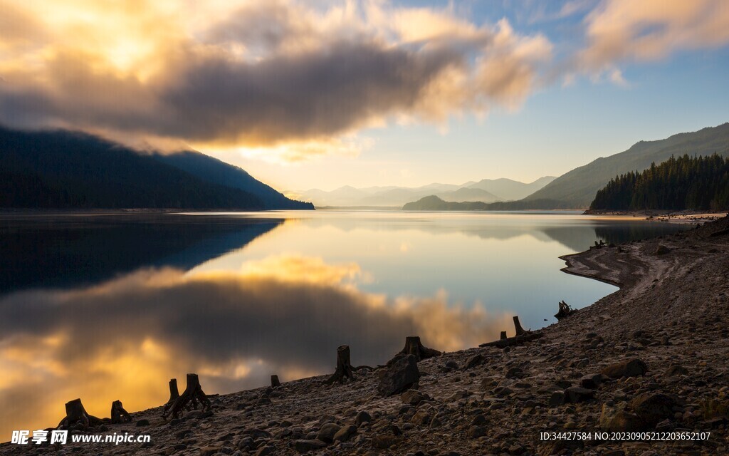 山水湖景