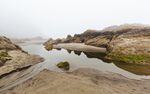 山丘河流