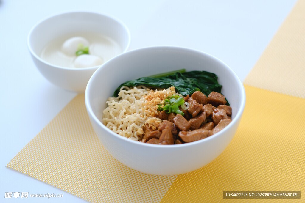 鸡蛋牛肉面 