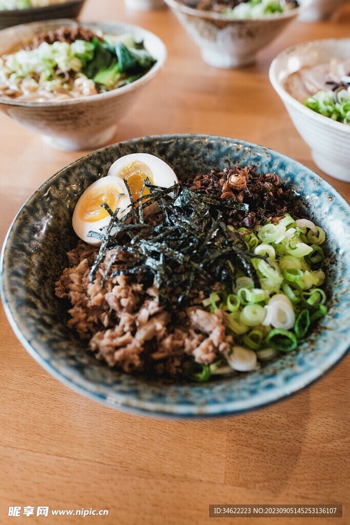 鸡蛋牛肉面 