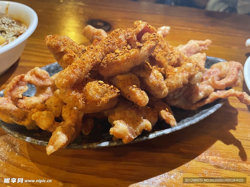 香脆可口的小酥肉