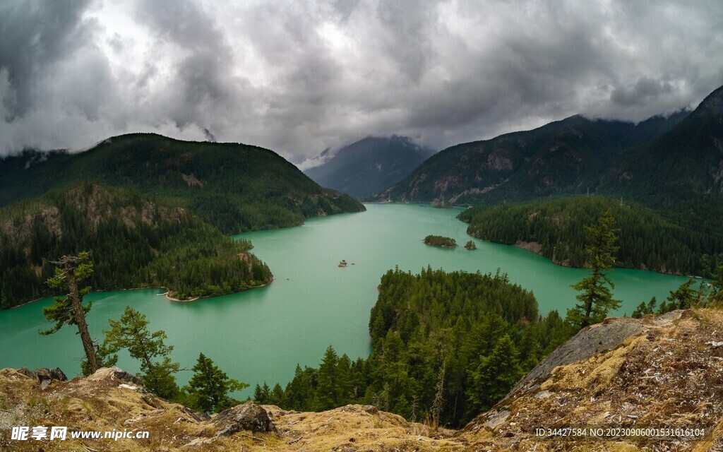 山水湖景