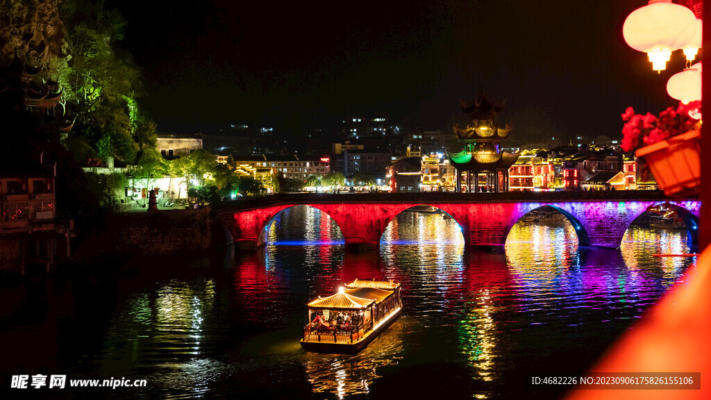 贵州镇远魁星楼祝圣桥游船夜景
