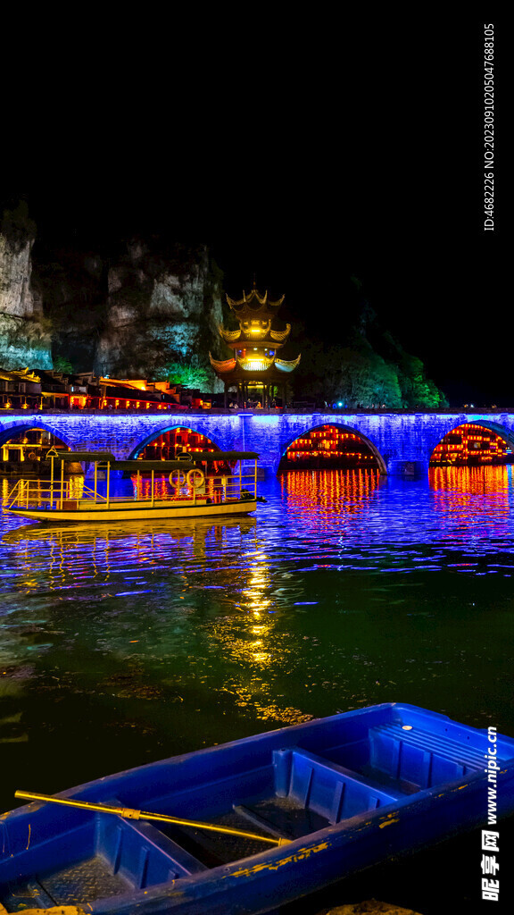 镇远古镇祝圣桥魁星阁游船夜景