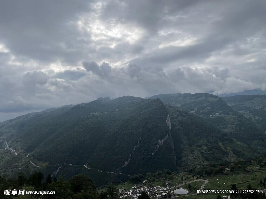 天空 大山