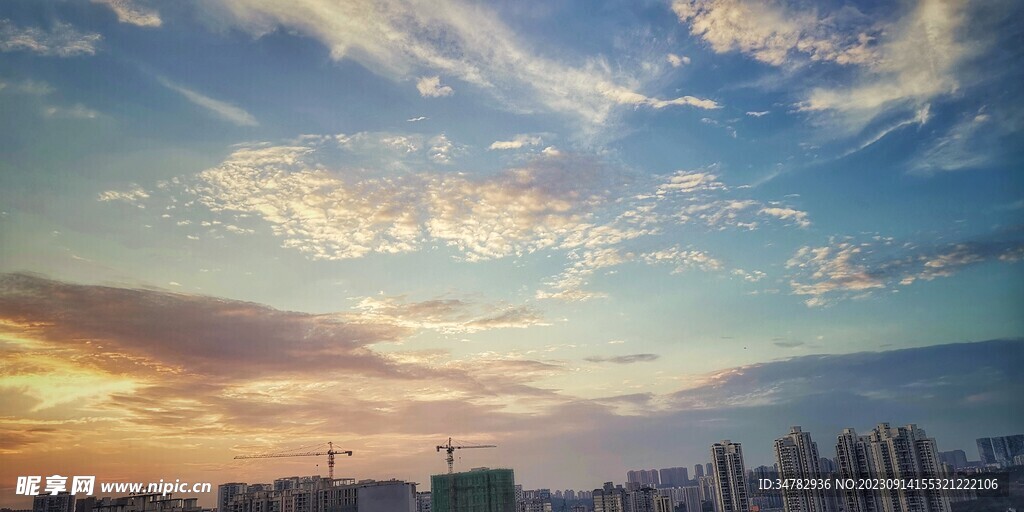 夕阳下的天空