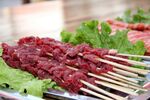 生肉串