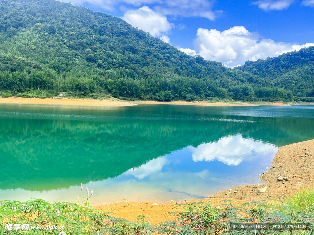 山河壮丽的景观