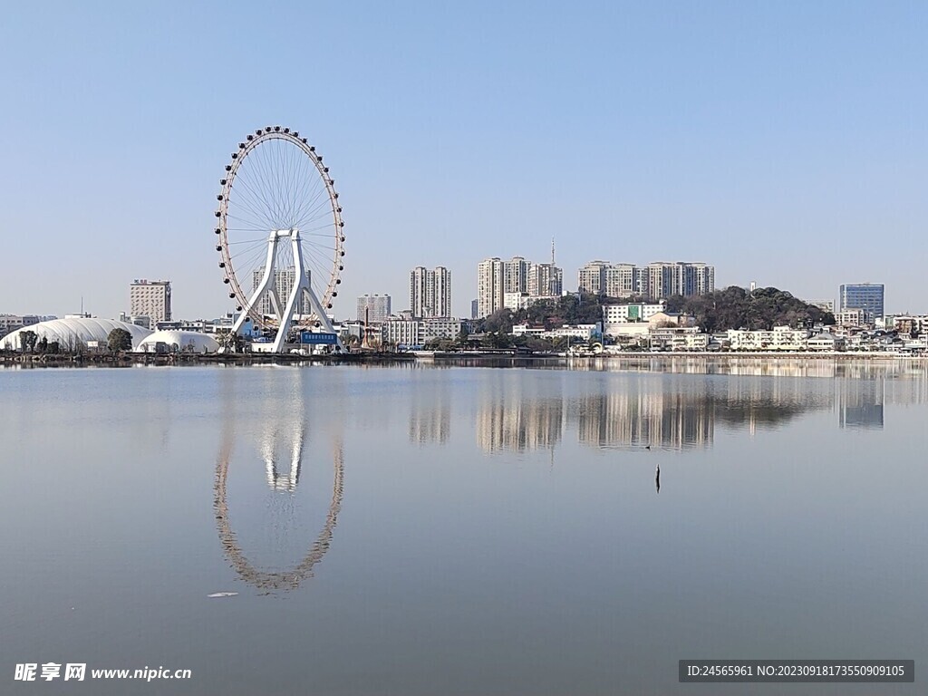  建筑倒影
