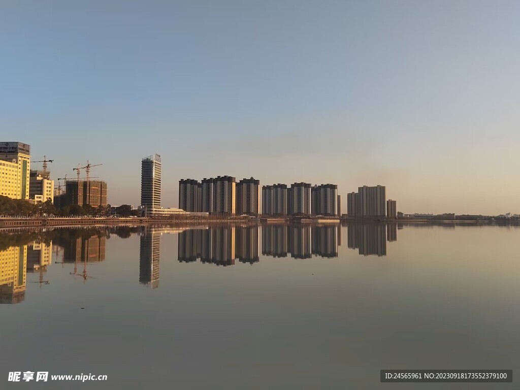 城市倒影