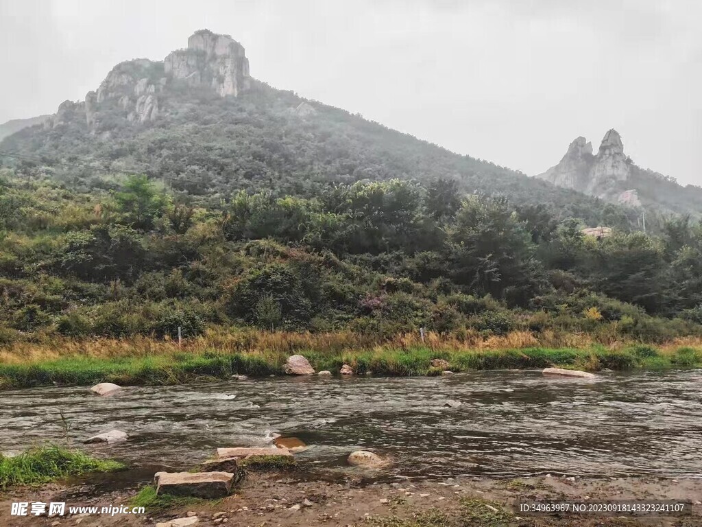 峡谷秋色