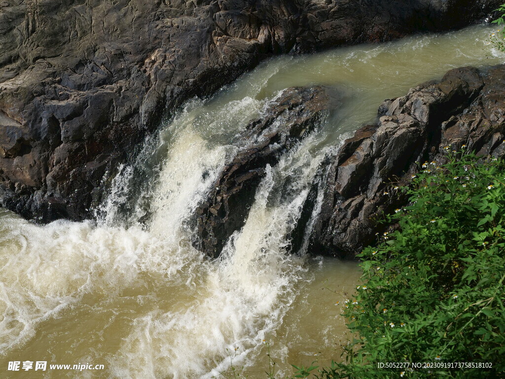 山涧流水