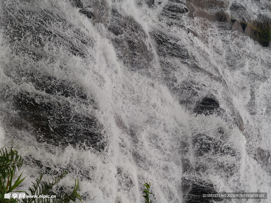 瀑布流水