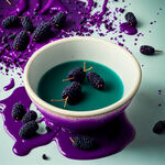 紫色的浓浆装在碗里，被投入的桑葚溅起，浓浆要有细碎颗粒感，摄影图
