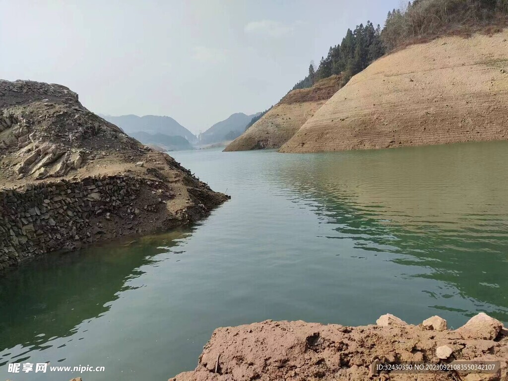 水库风景图