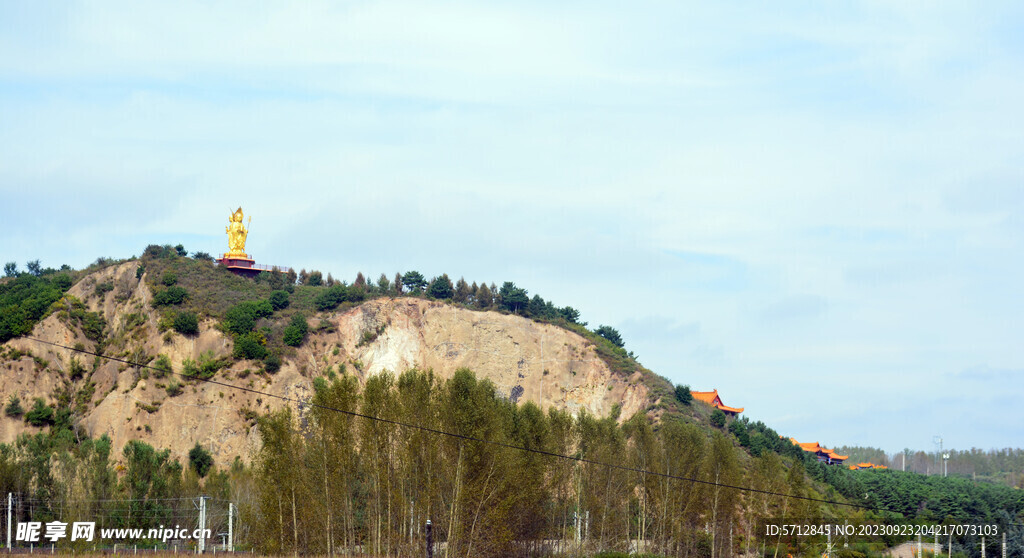 远山深处的报恩寺