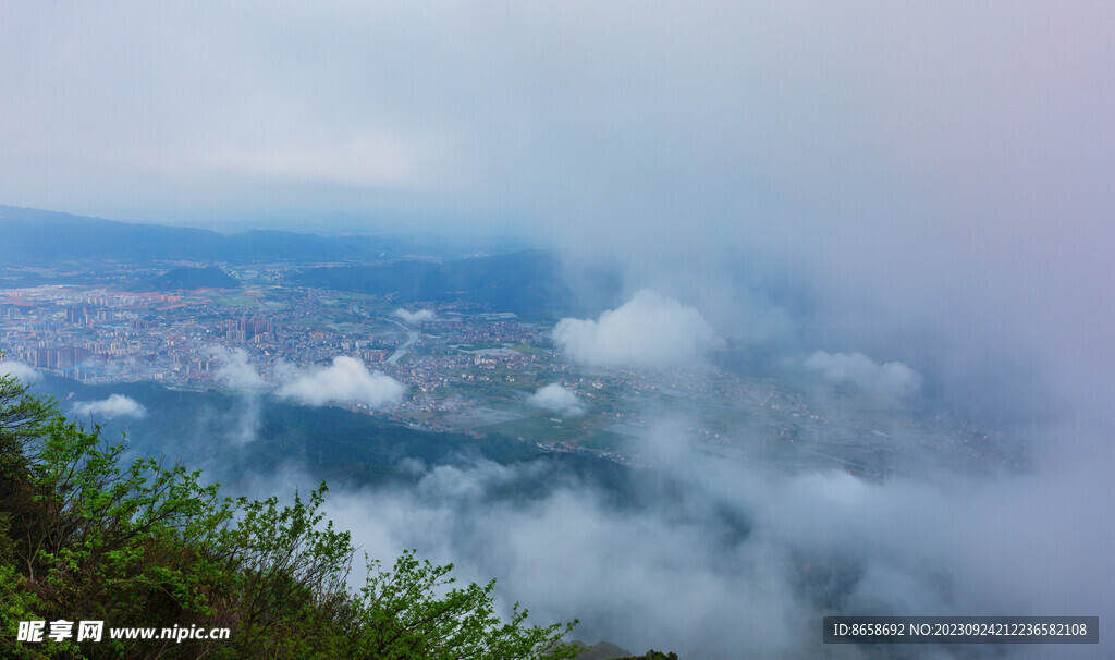 云雾蓝山