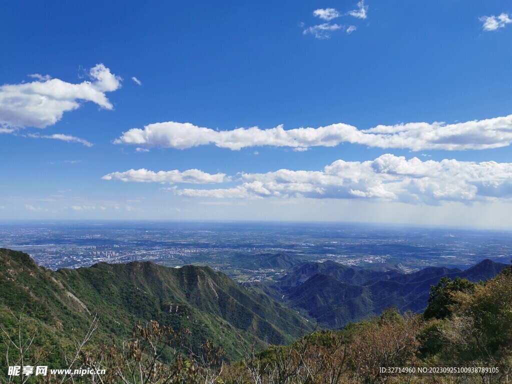 山上瞭望城市