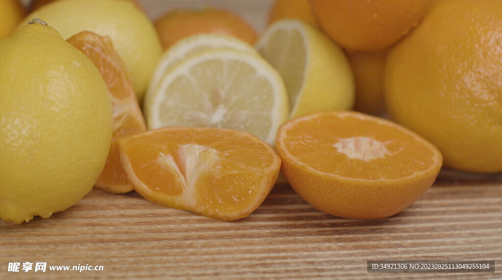 一堆柑橘水果