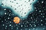 下雨天玻璃