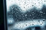 下雨天玻璃