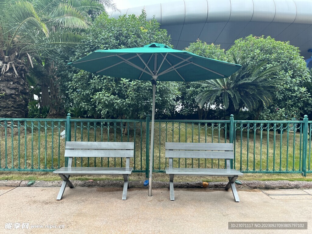公园休息长椅