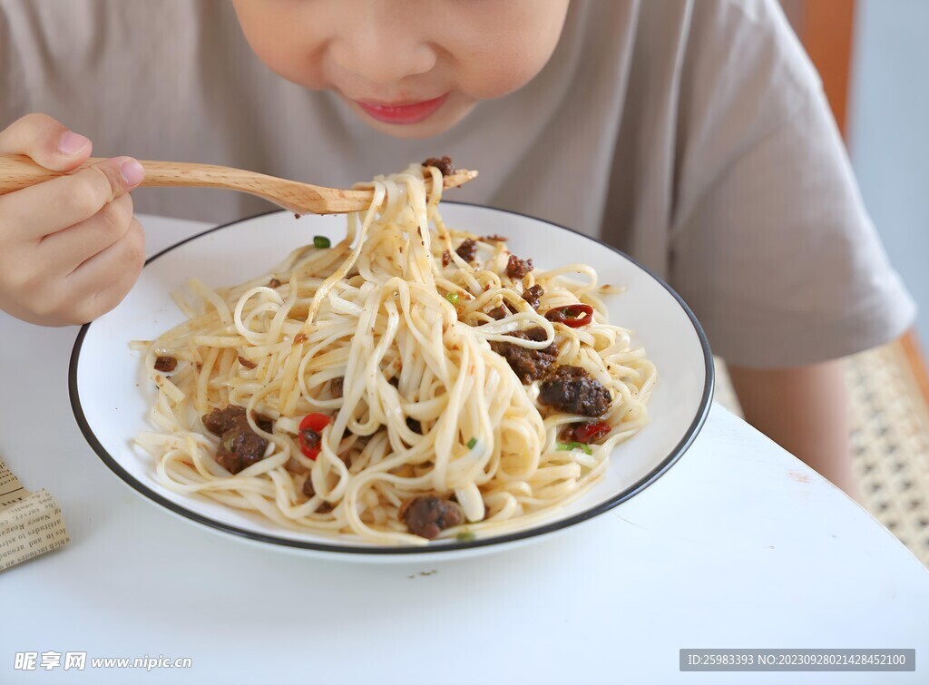 牛肉酱拌面