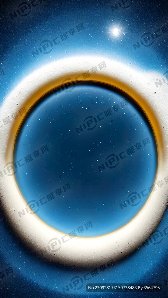 干净的蓝色的星空有一个由啤酒泡