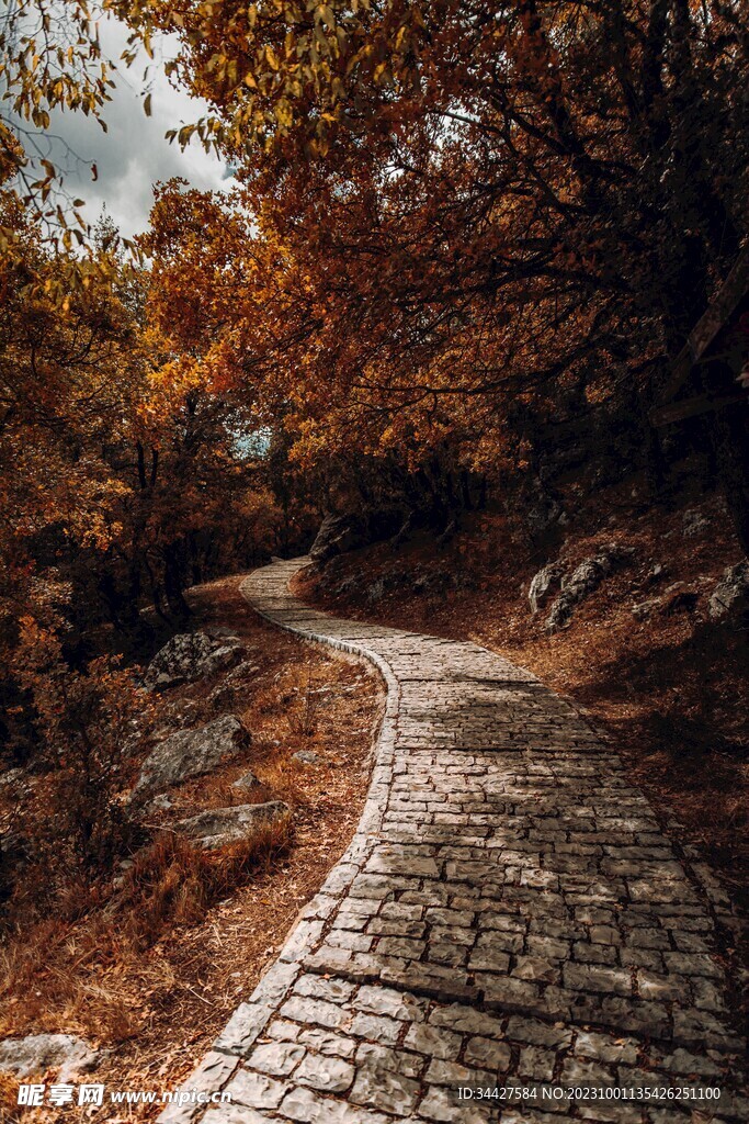 石头山路