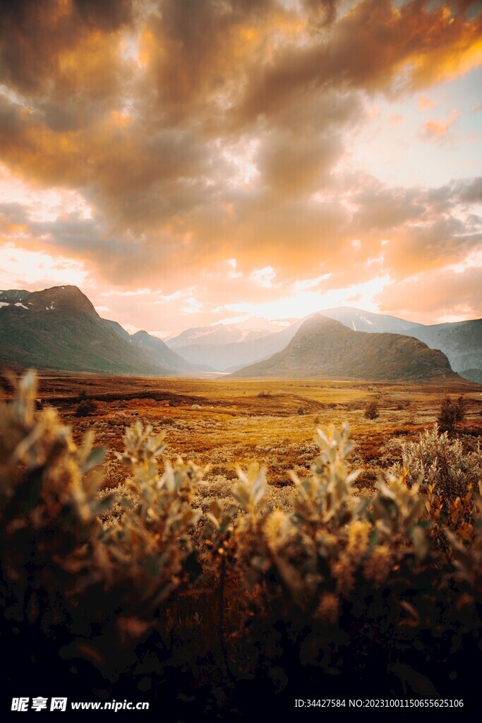 彩霞山脉风景