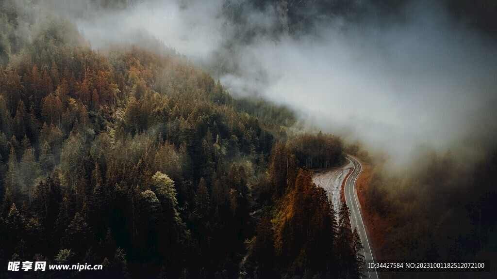 航拍山林道路